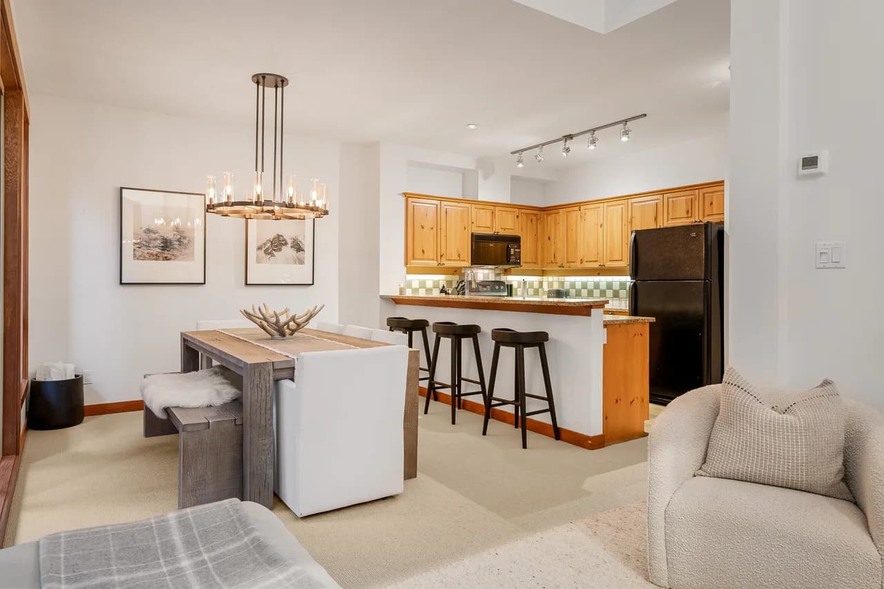 Luxe-Cozy 3-Bed Whistler Village - AceHost 11