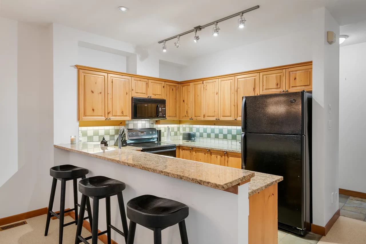 Luxe-Cozy 3-Bed Whistler Village - AceHost 17