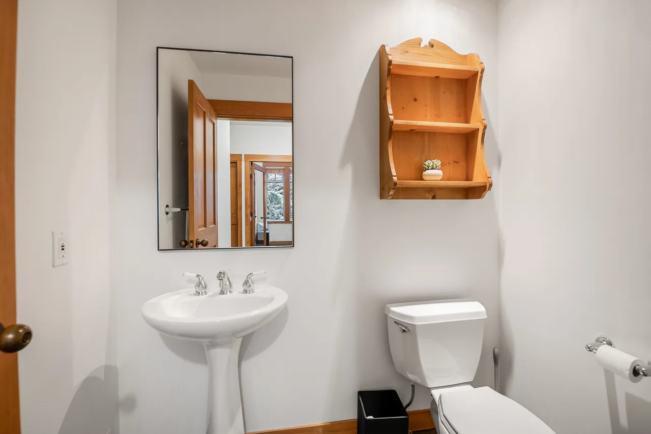Luxe-Cozy 3-Bed Whistler Village - AceHost 12