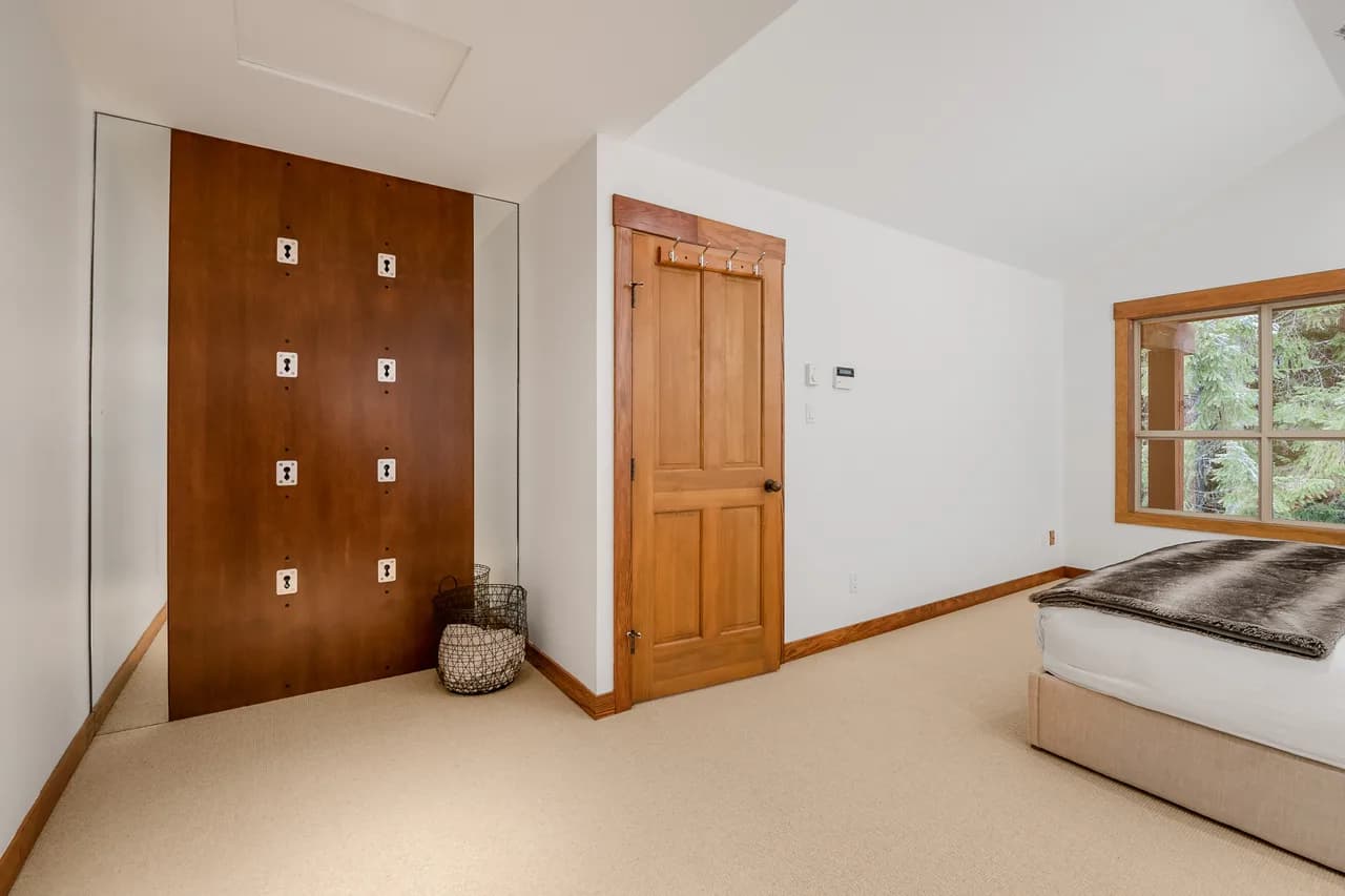 Luxe-Cozy 3-Bed Whistler Village - AceHost 6