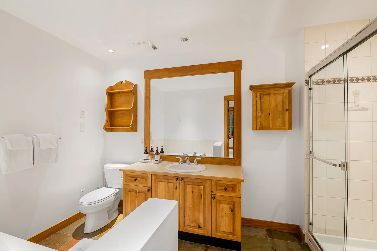 Luxe-Cozy 3-Bed Whistler Village - AceHost 14