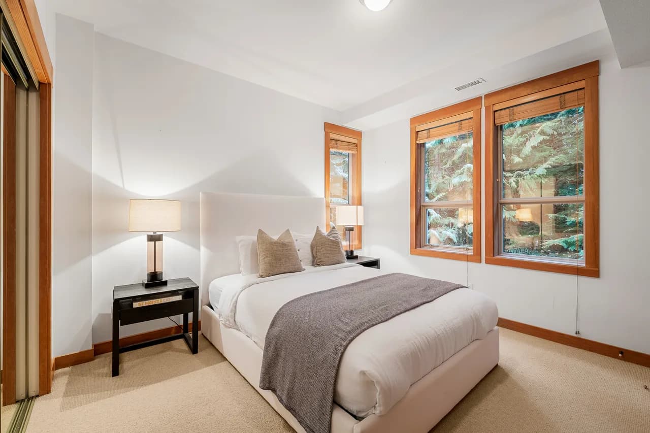 Luxe-Cozy 3-Bed Whistler Village photo 4