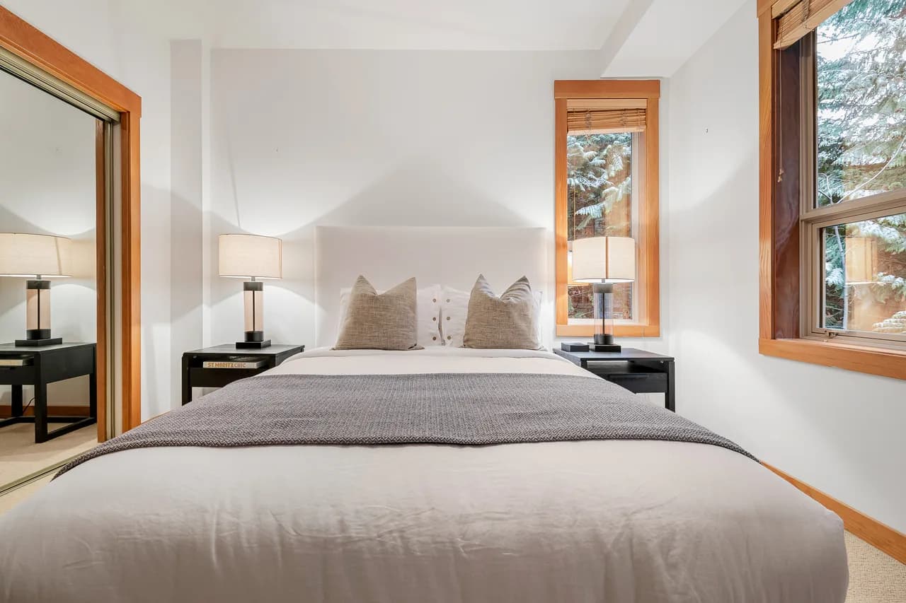 Luxe-Cozy 3-Bed Whistler Village - AceHost 18