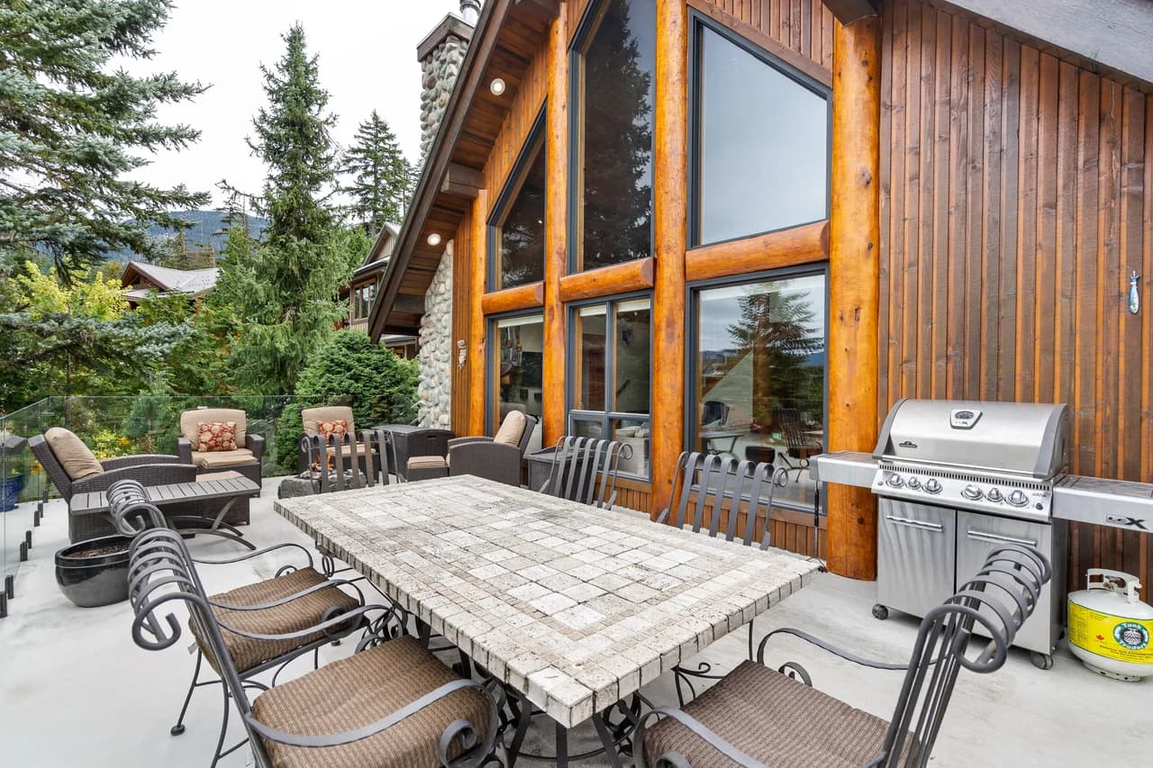Dream Log Chalet 11
