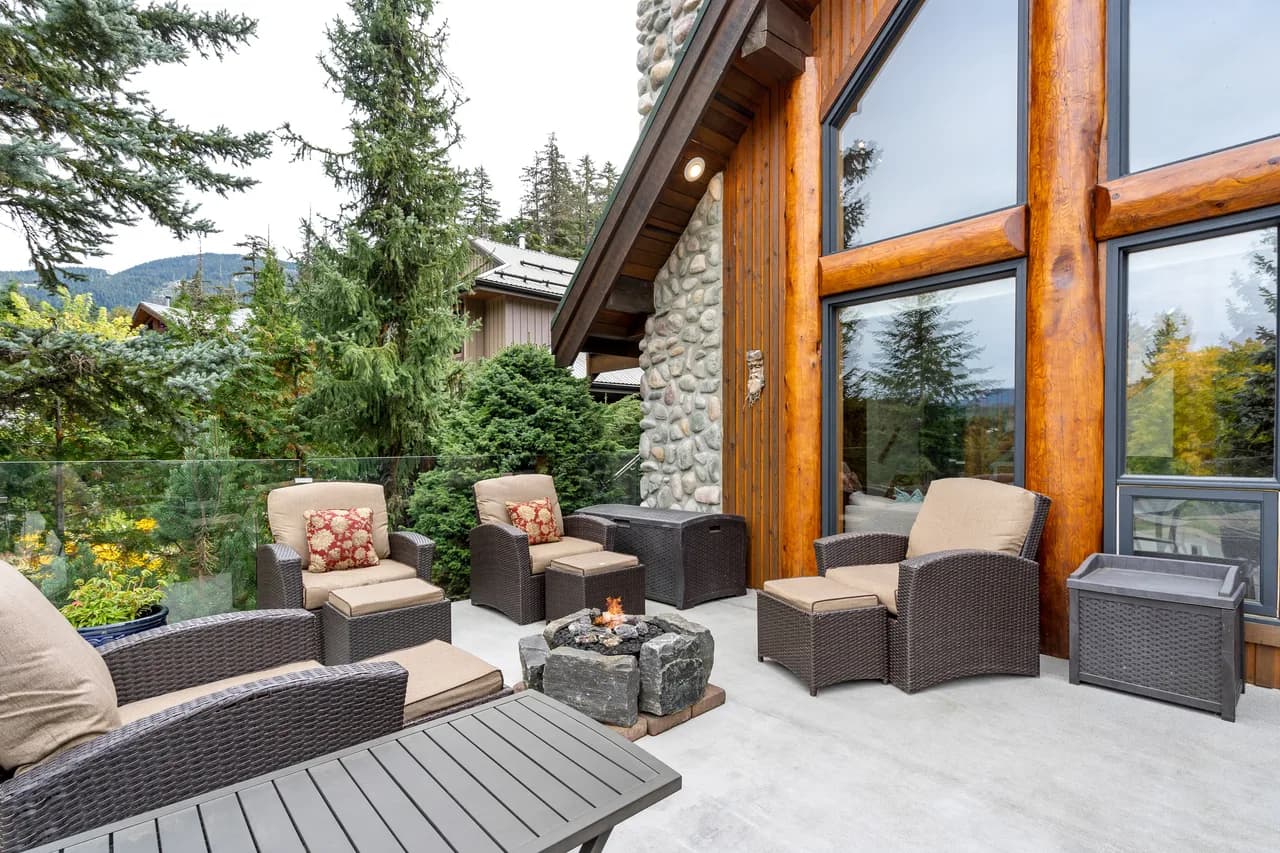 Dream Log Chalet 10