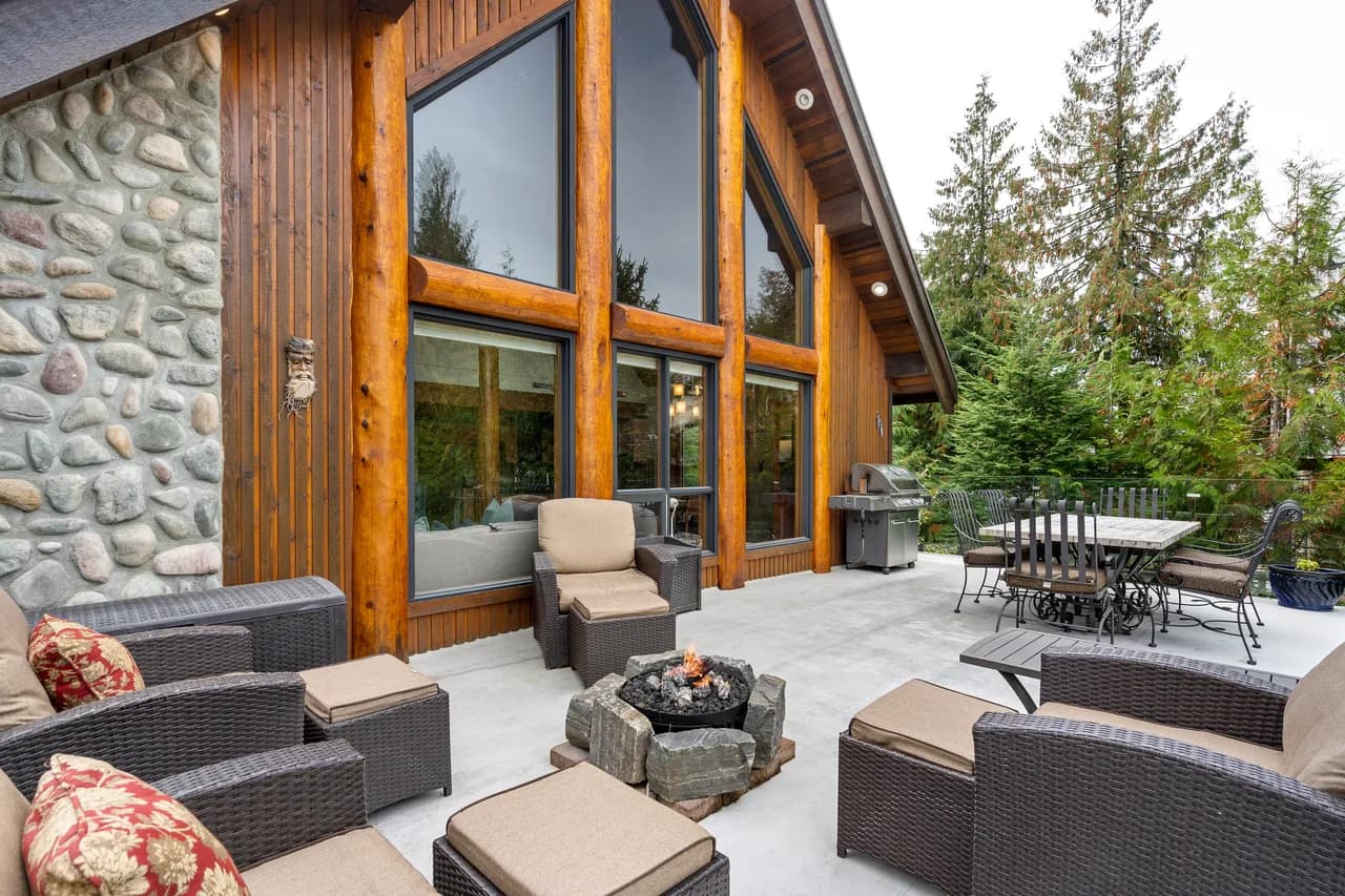 Dream Log Chalet 9