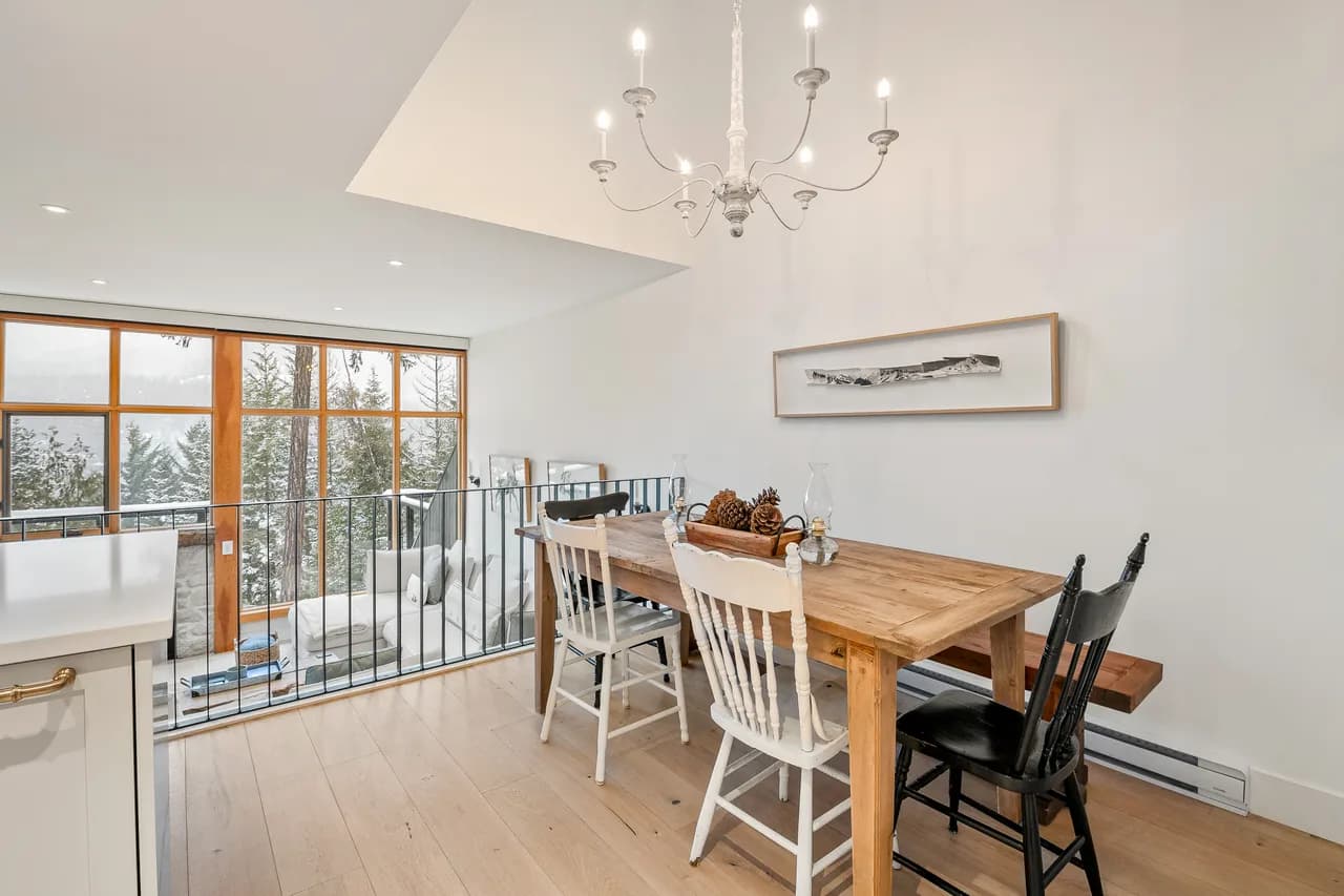 Luxe 5-BED Scandinave Retreat 9