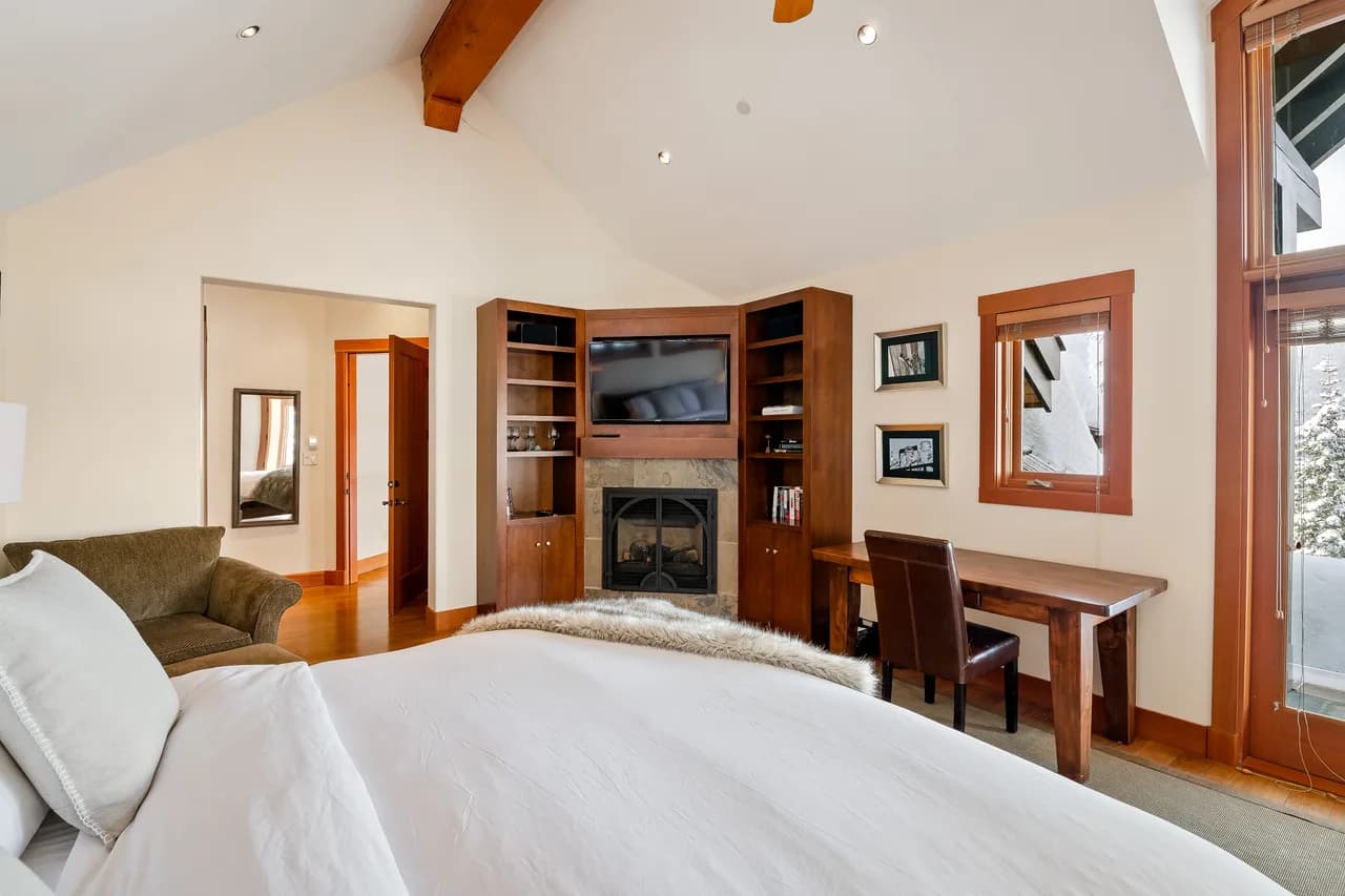 Slope Side Chalet 23