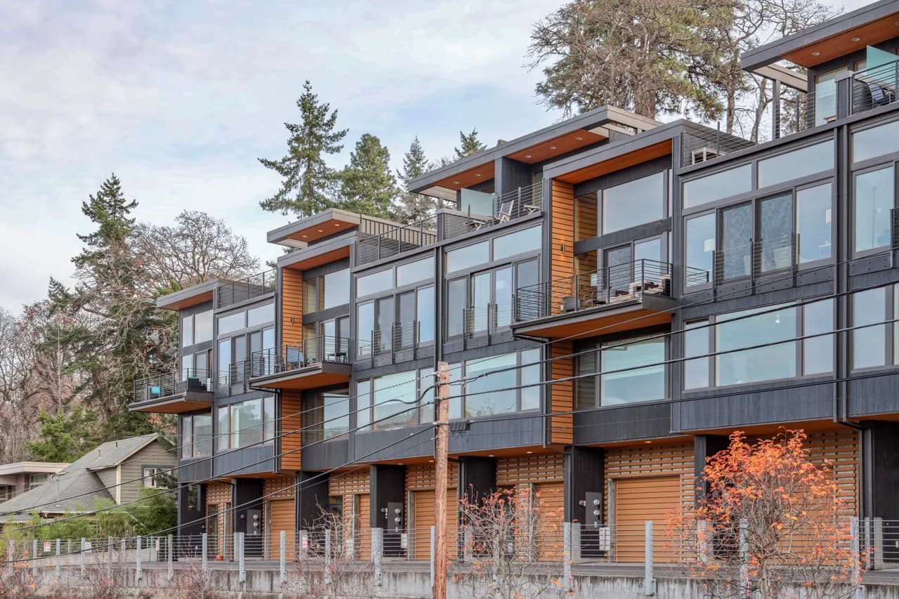 Hood River Luxury Home 10