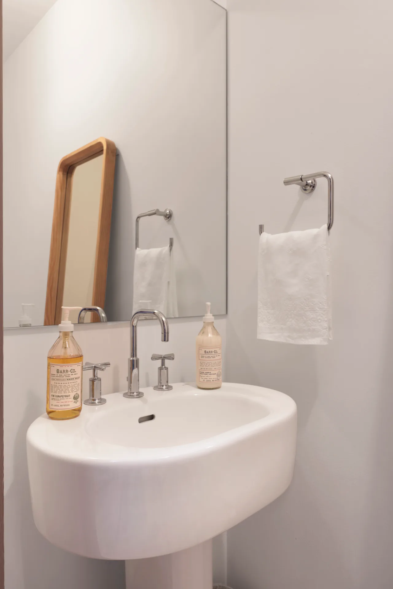 Hood River Luxury Home 24