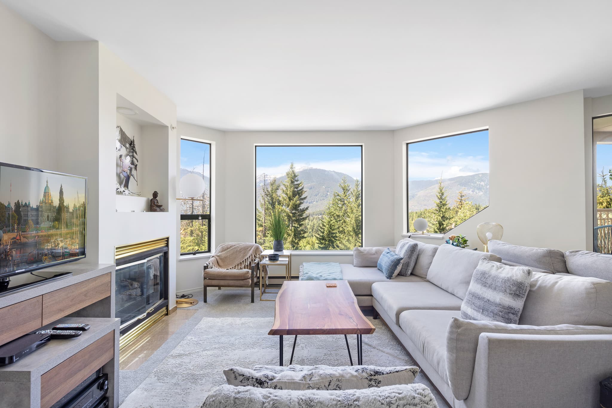 Ultimate Guide to the Best Condo Airbnb Rentals in Whistler | Ski in Ski out + Best Locations!