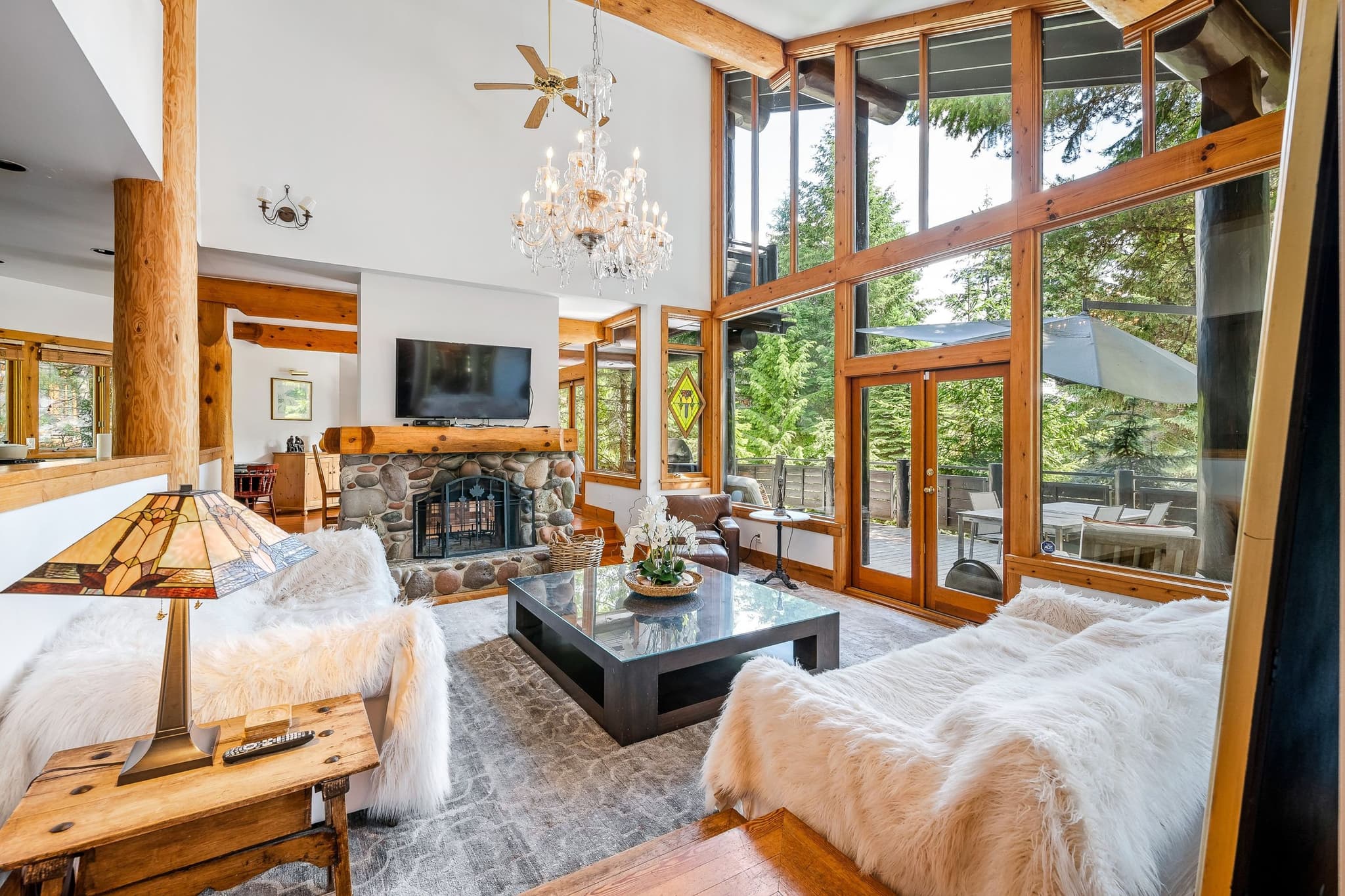 Scenic Whistler mountain view and luxury home