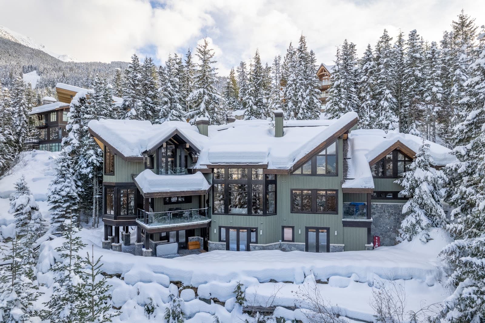 Slope Side Chalet in Kadenwood