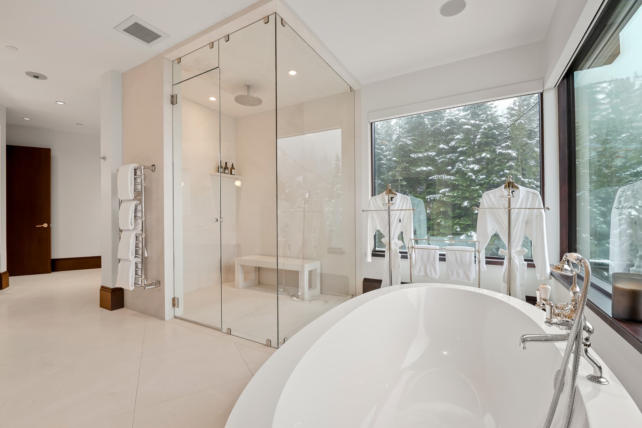 Altitude Retreat interior 20