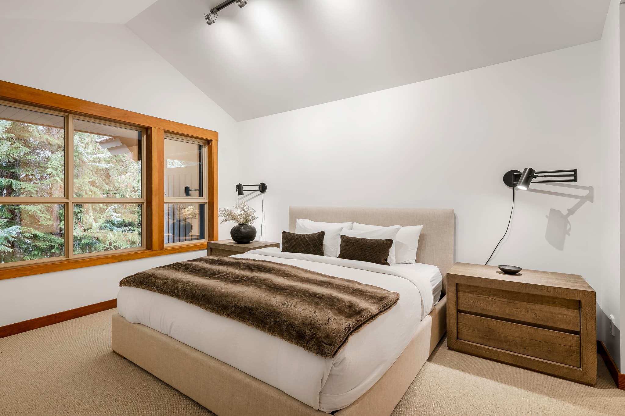 Luxe-Cozy Whistler Village interior 10