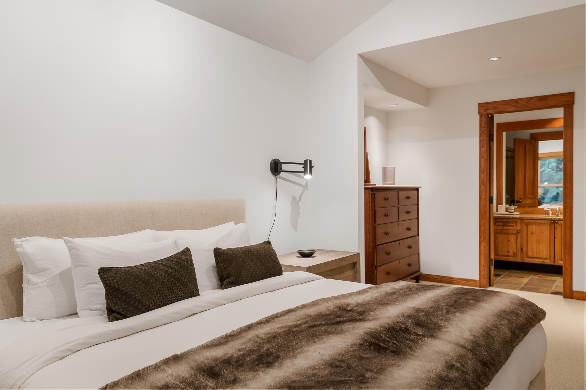 Luxe-Cozy Whistler Village interior 11