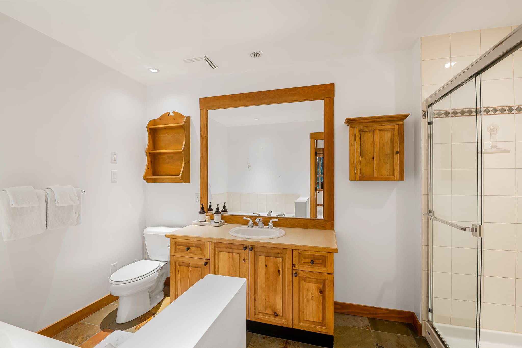 Luxe-Cozy Whistler Village interior 16