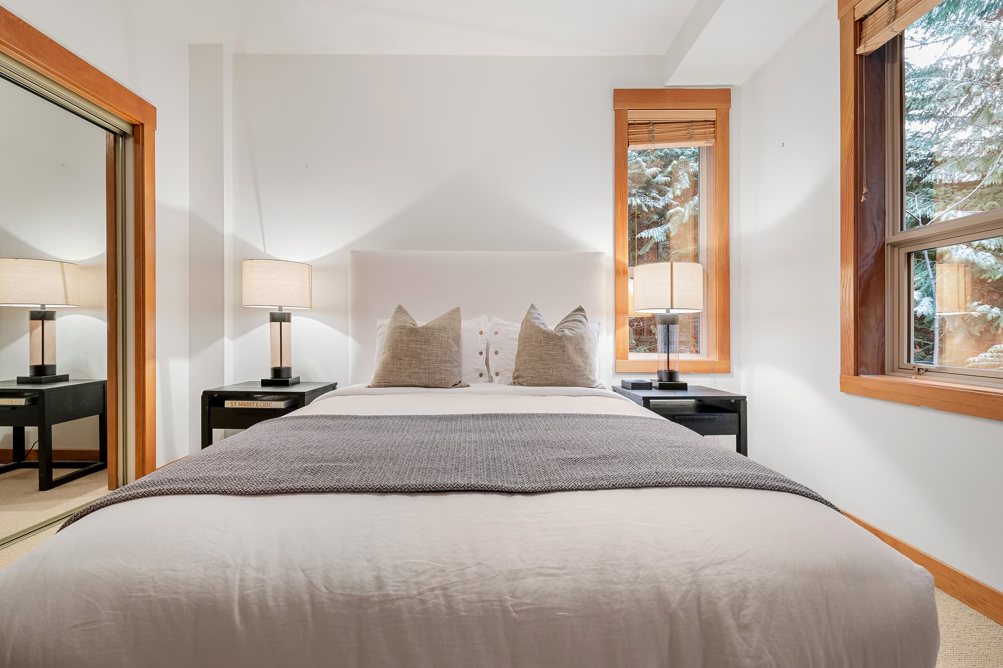 Luxe-Cozy Whistler Village interior 18