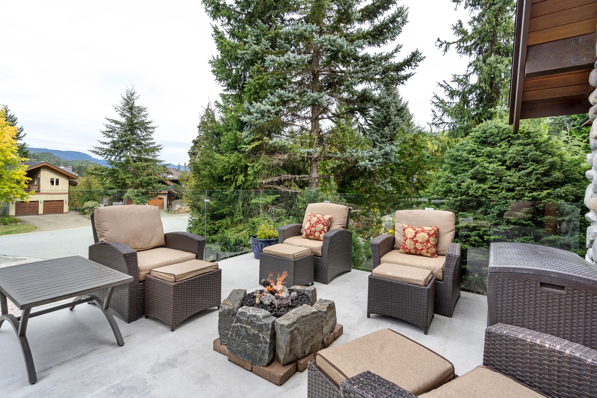 Dream Log Chalet interior 8