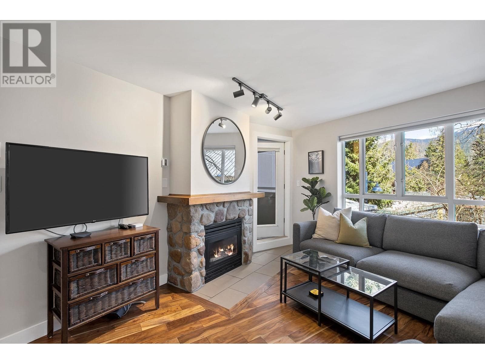 Eagle Lodge living room with gas fireplace