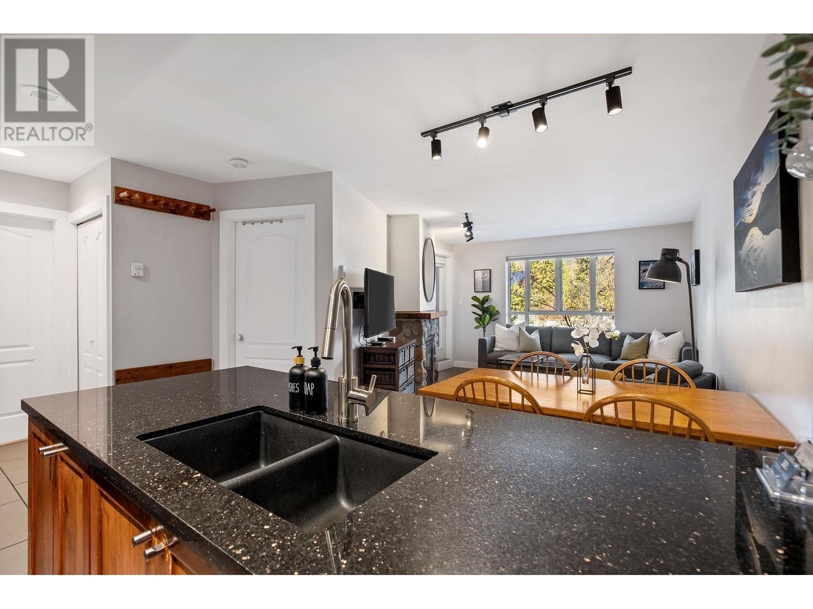 Eagle Lodge Whistler Village condo 6