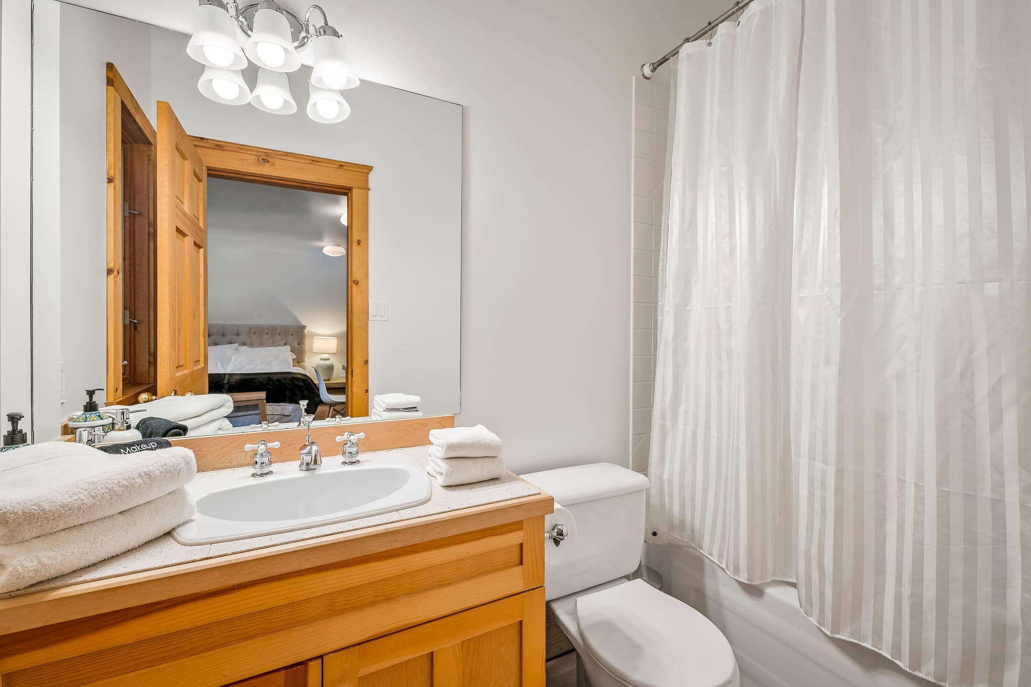 Falcon Blueberry Drive interior 13