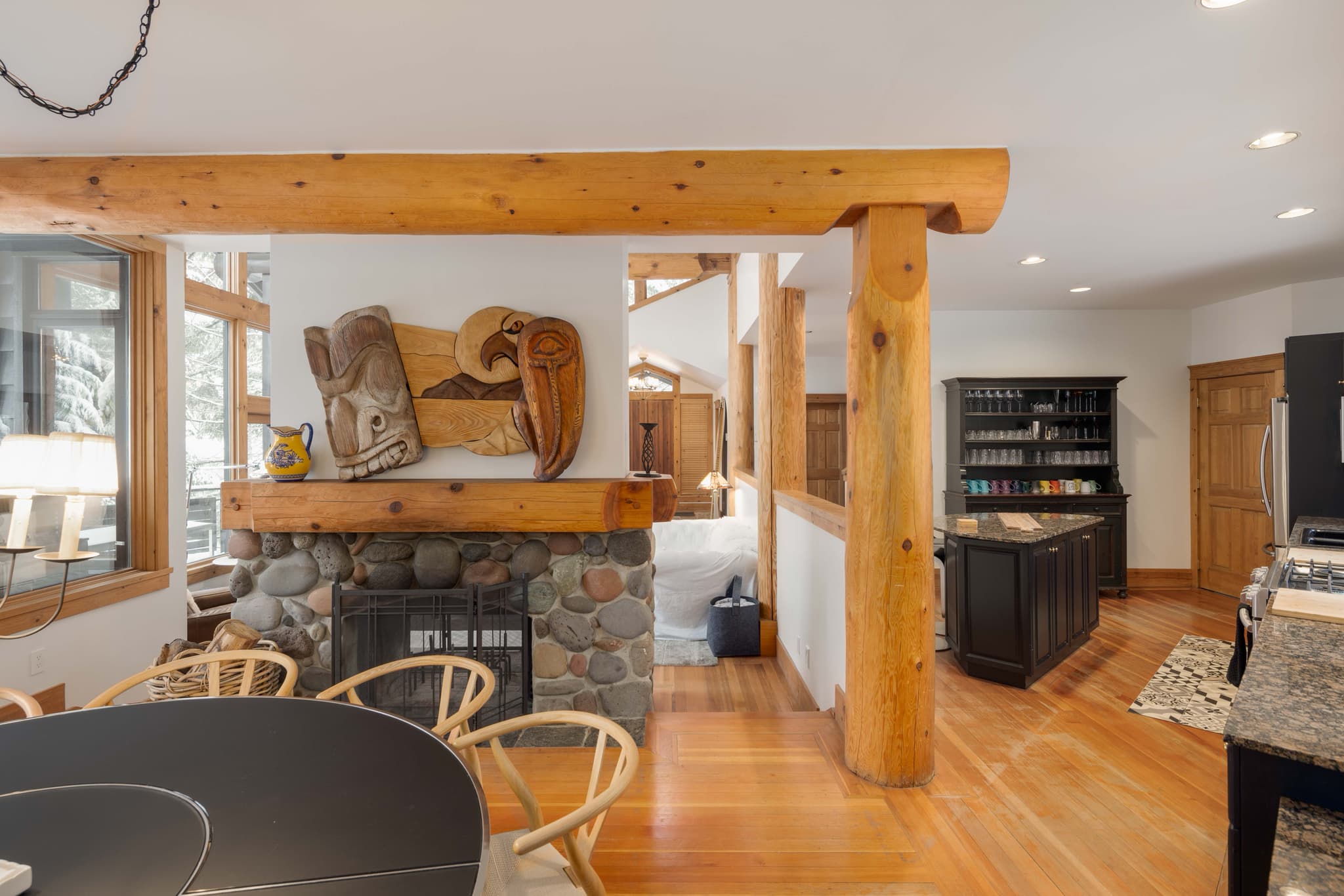Falcon Blueberry Drive interior 17