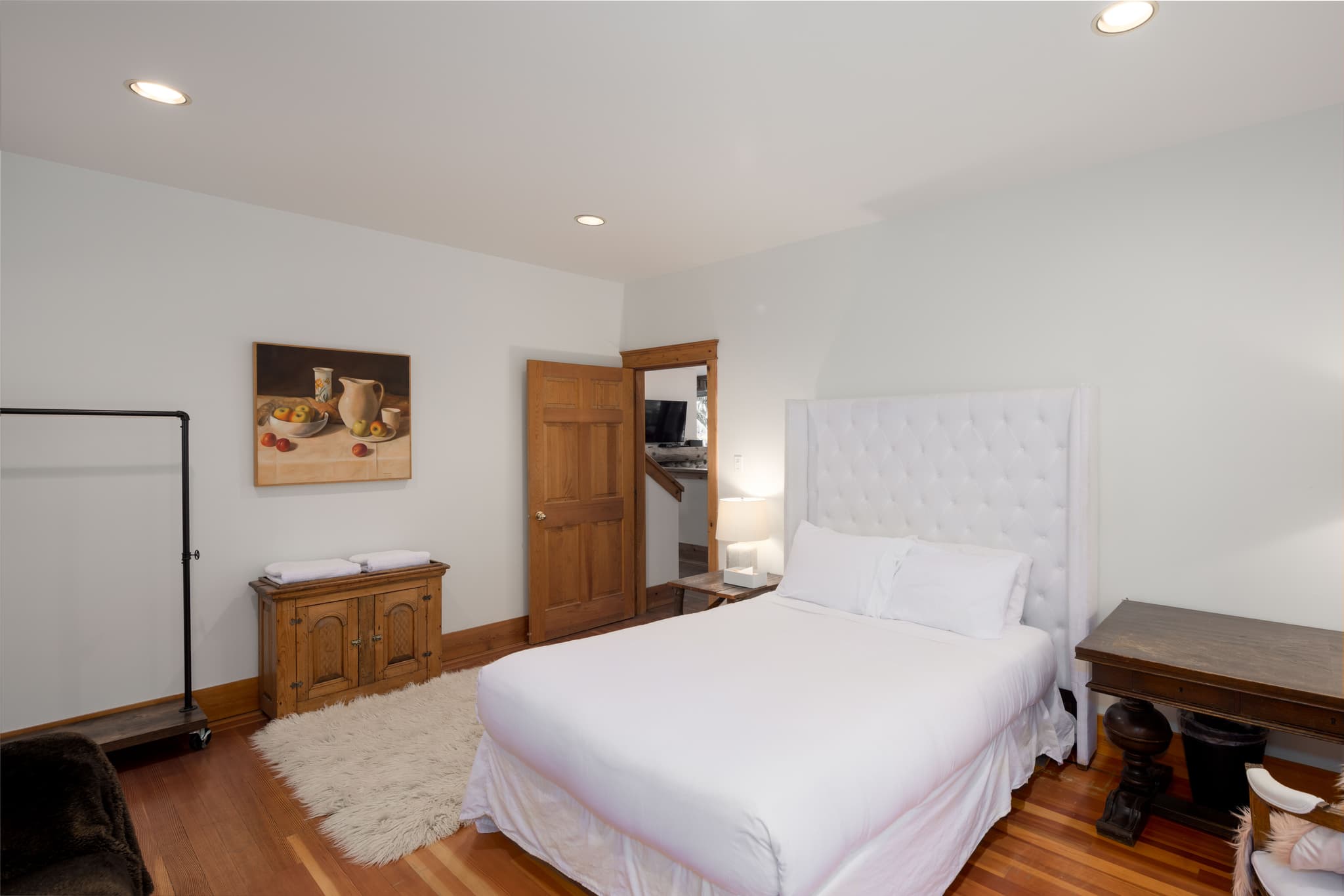 Falcon Blueberry Drive interior 24