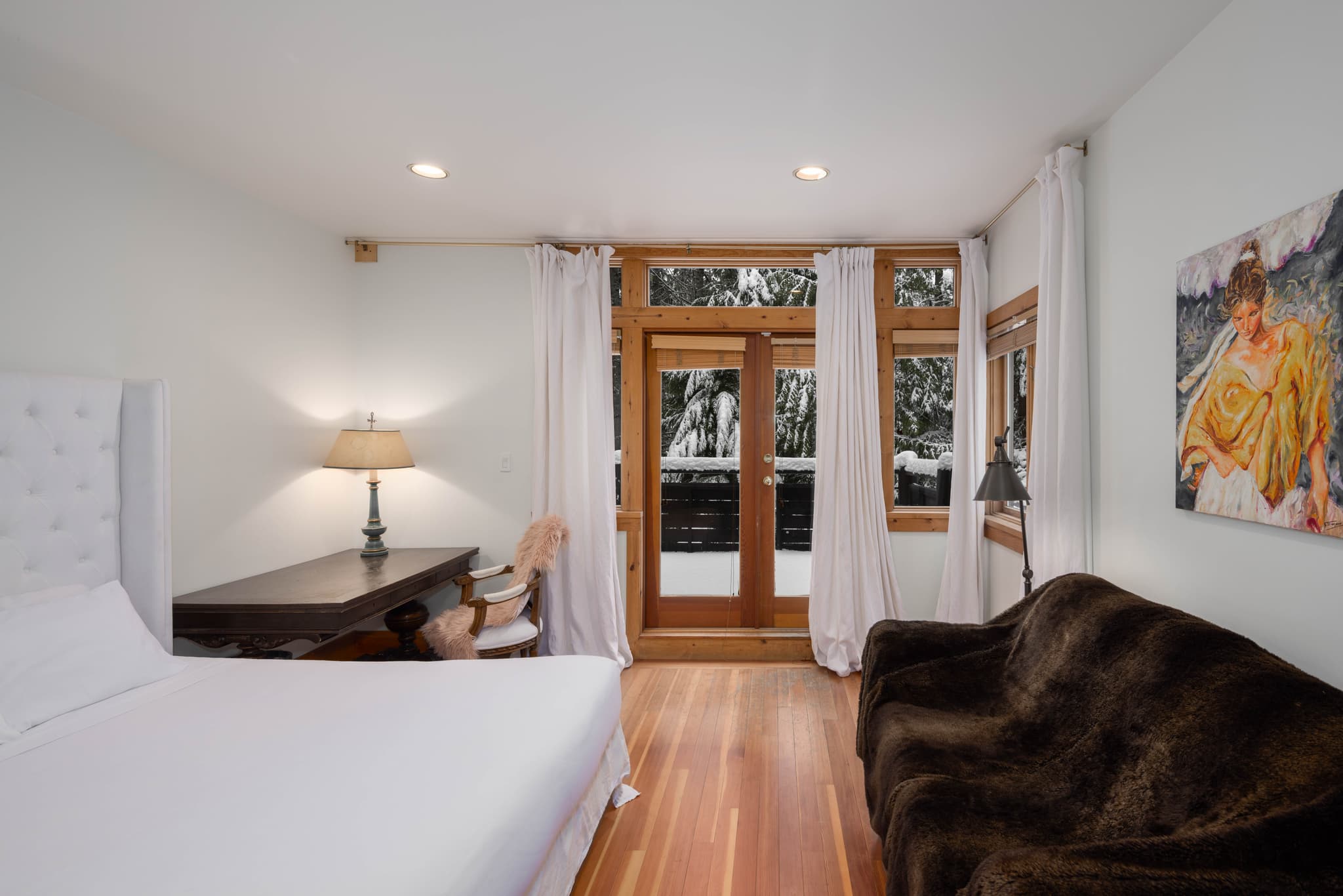 Falcon Blueberry Drive interior 25