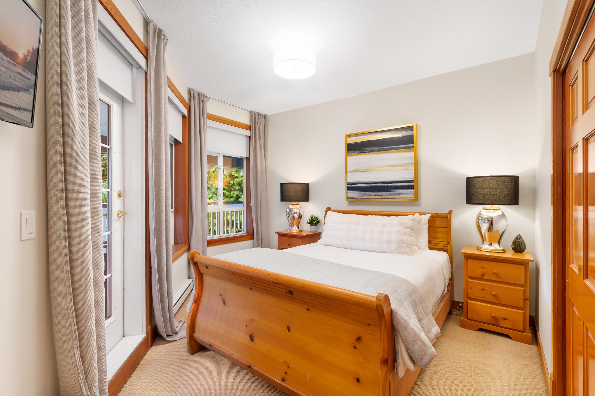 Rare 3-bedroom Whistler Village interior 24