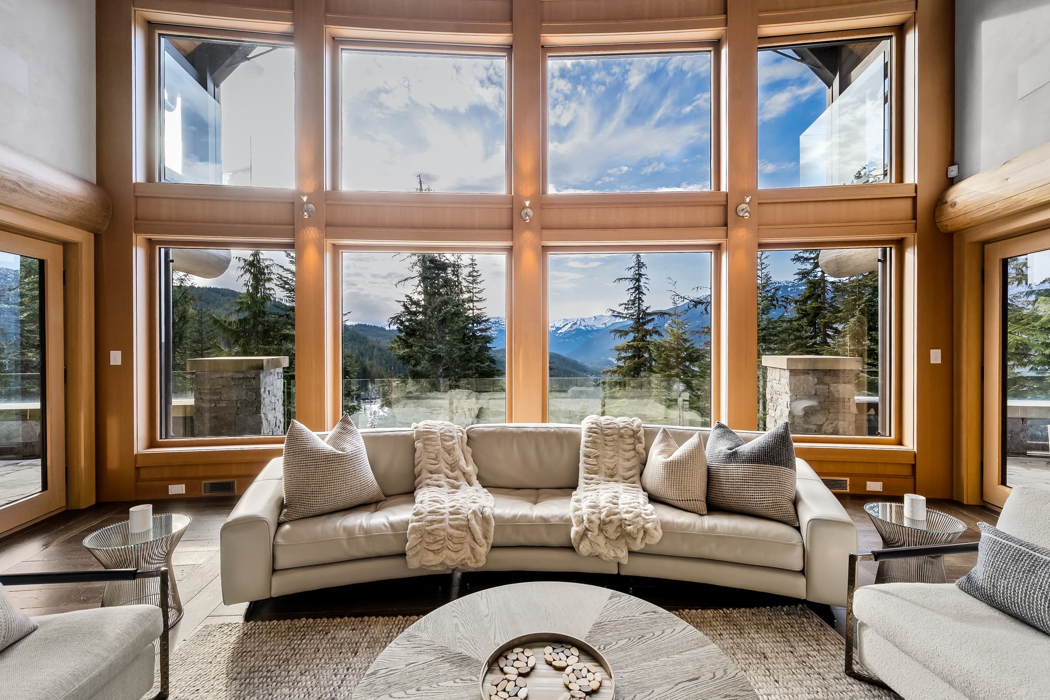 Panoramic Estate interior 8