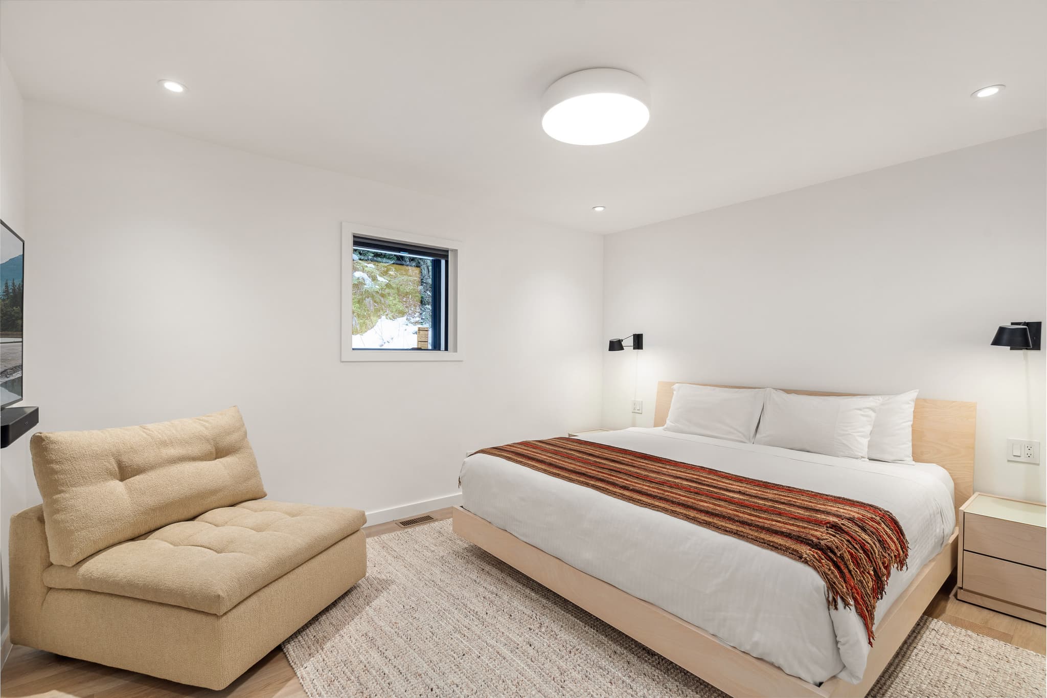 Raven's Nest interior 16