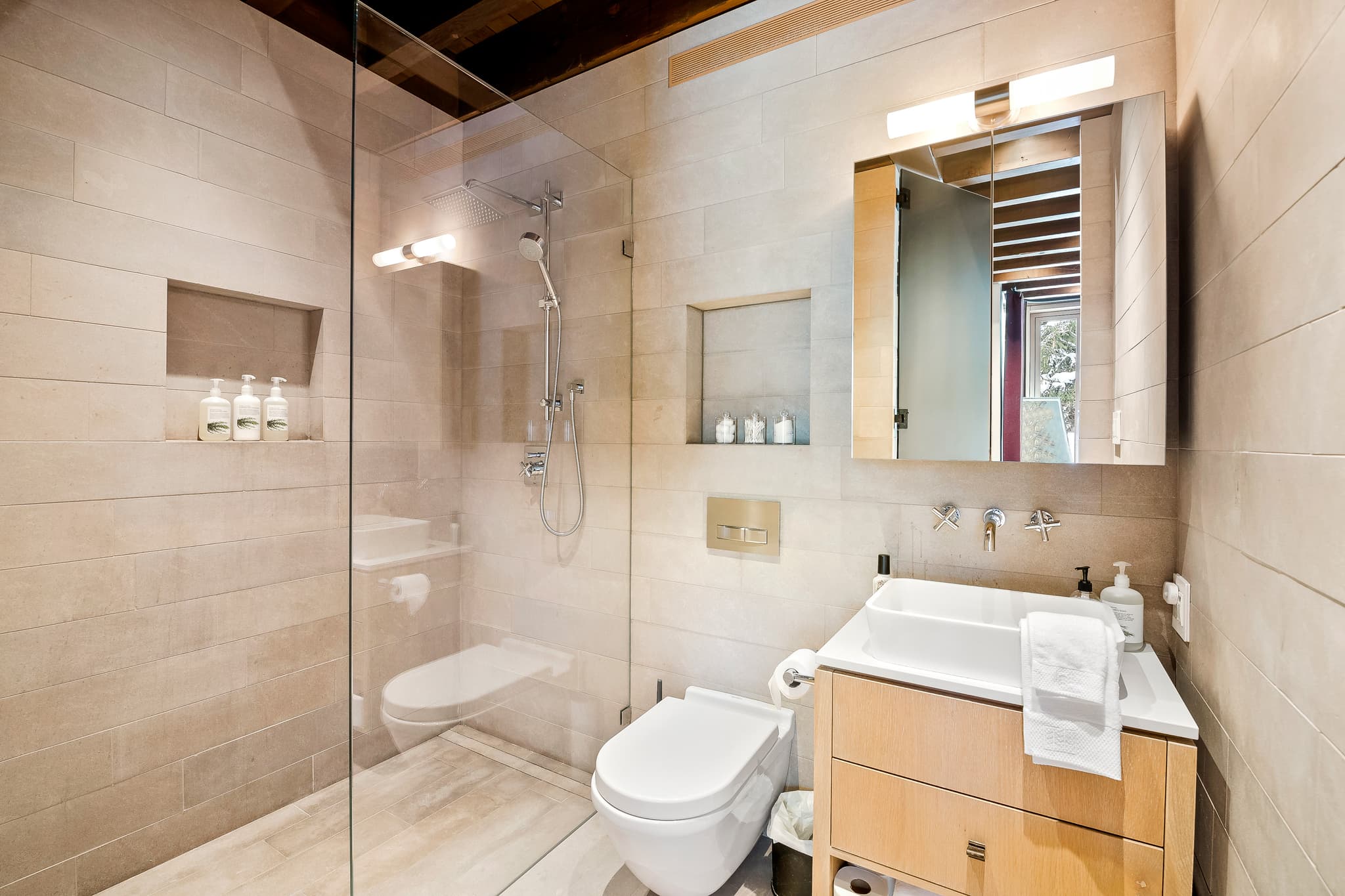 Two Cedars interior 17
