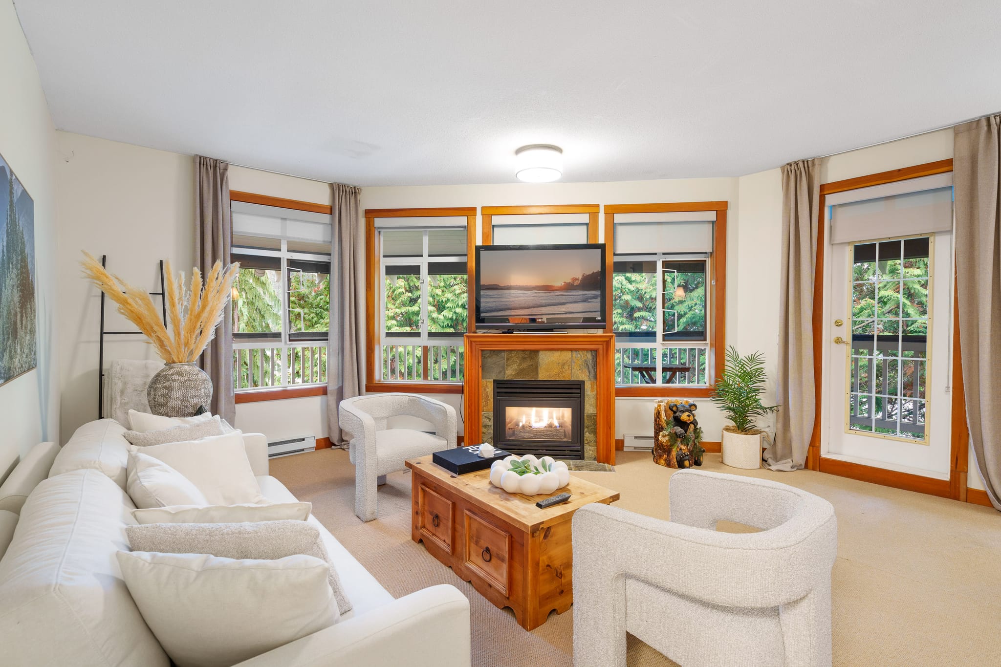 Rare 3-bedroom | Whistler Village | Walk to Hill - Luxury Whistler vacation rental with 3 bedrooms, accommodating up to 8 guests