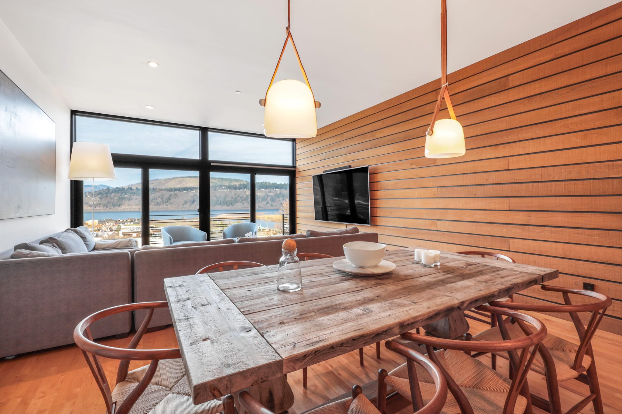 Hood River Luxury Home - Luxury Worldwide vacation rental with 2 bedrooms, accommodating up to 4 guests