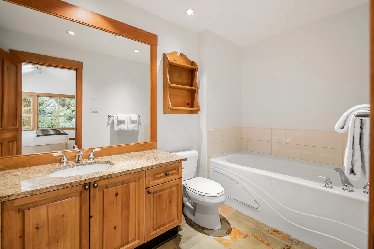 Luxe-Cozy 3-Bed Whistler Village - AceHost 4