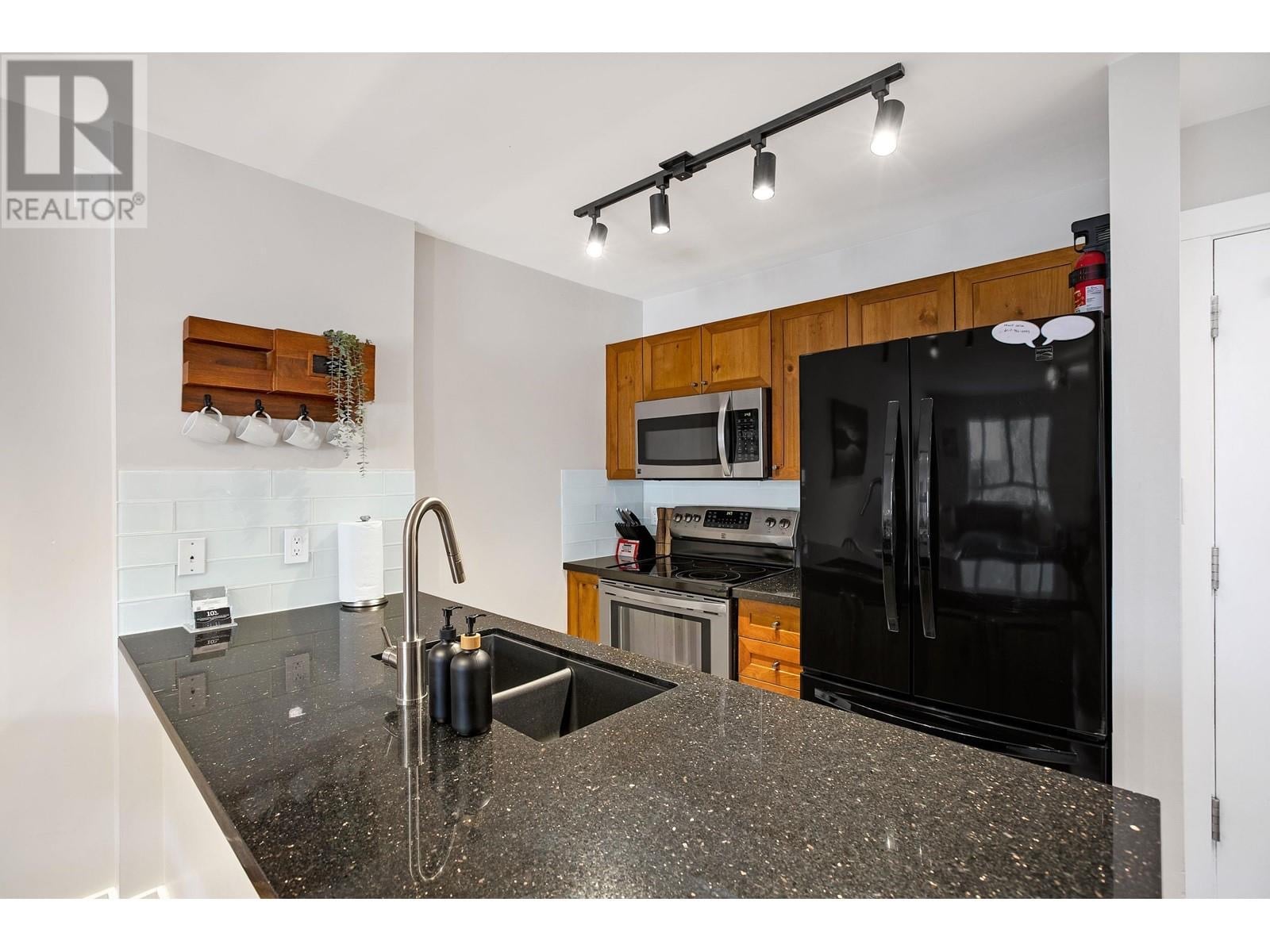 Eagle Lodge Whistler Village condo 4