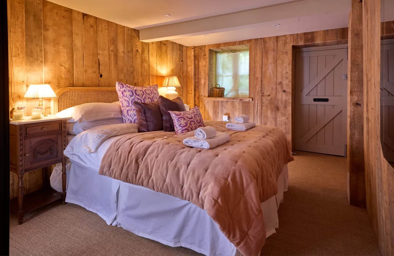 Bedroom 6 - Cotswolds Estate