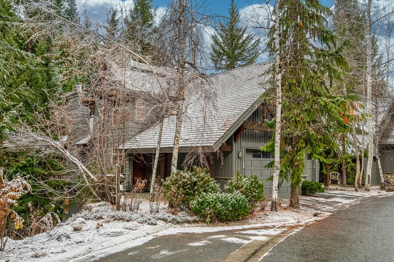 Luxe-Cozy 3-Bed Whistler Village - AceHost 1