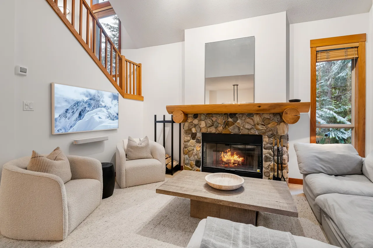 Luxe-Cozy 3-Bed Whistler Village - AceHost 2