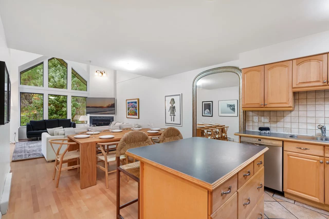 Luxury 6-Bedroom 8