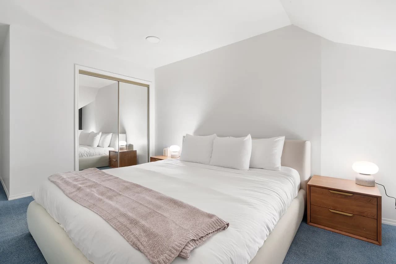 Luxury 6-Bedroom 24