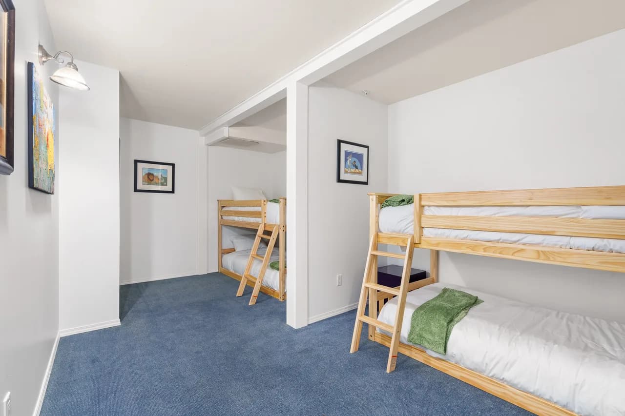 Luxury 6-Bedroom 28