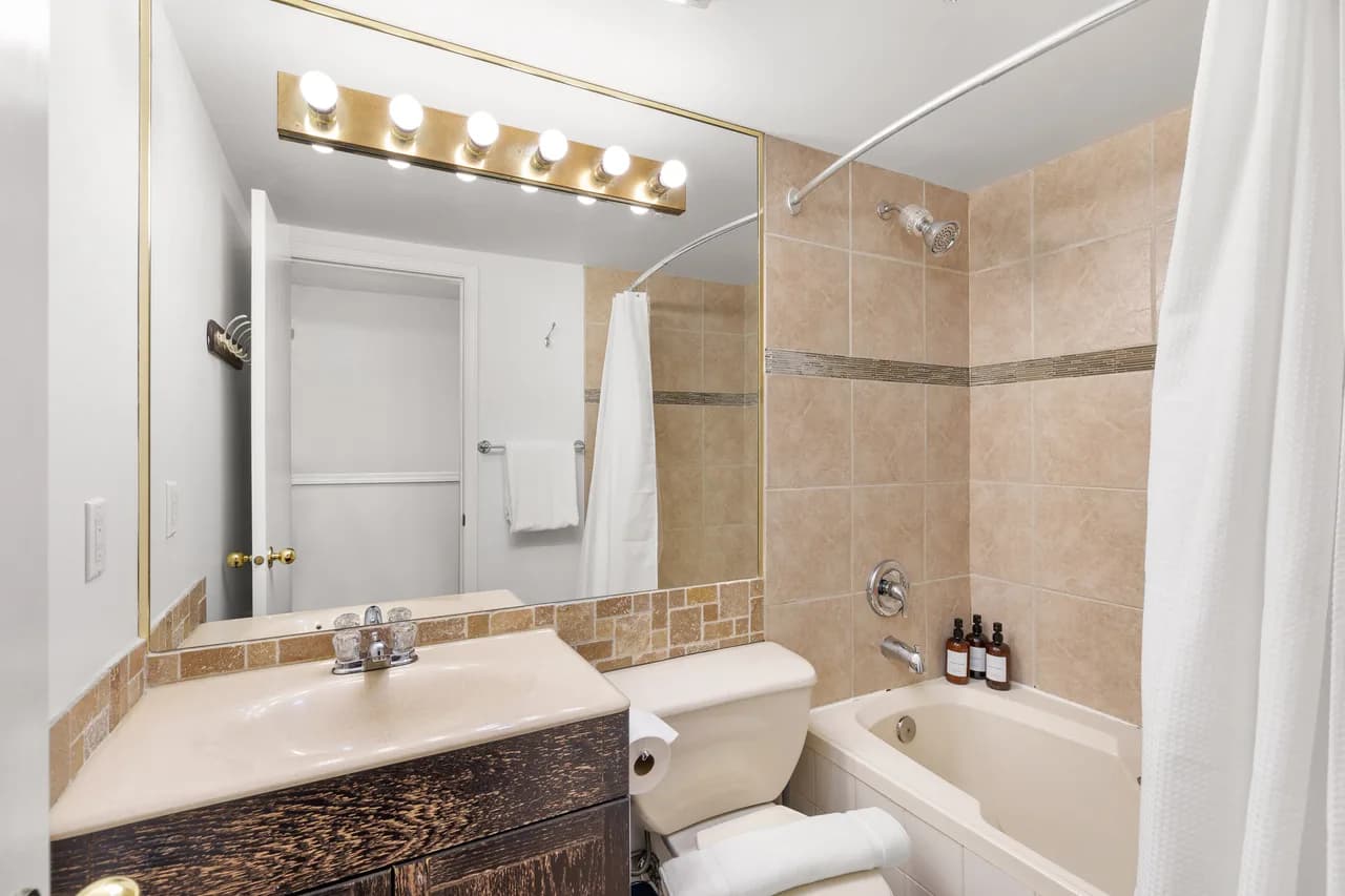 Luxury 6-Bedroom - Whistler Village - Blueberry 8