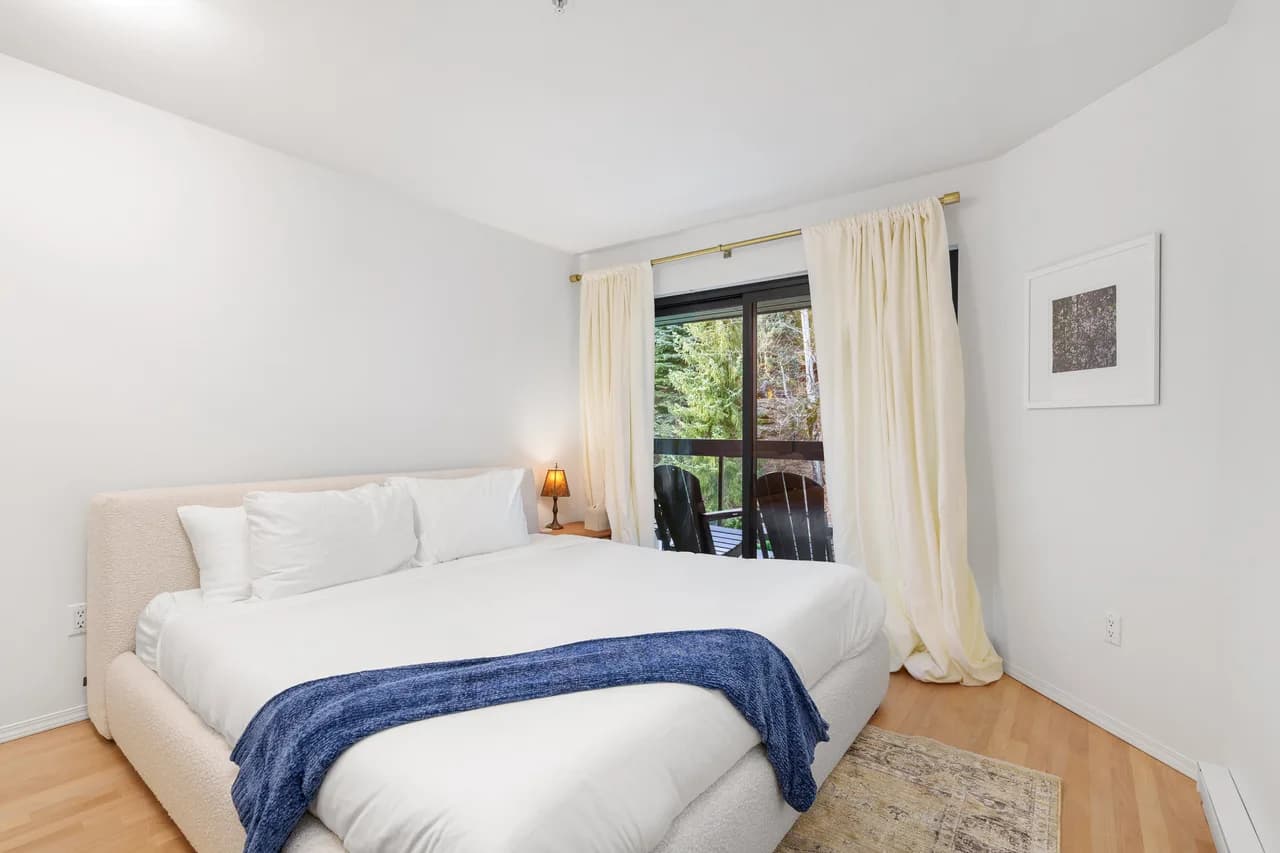 Luxury 6-Bedroom - Whistler Village - Blueberry 6