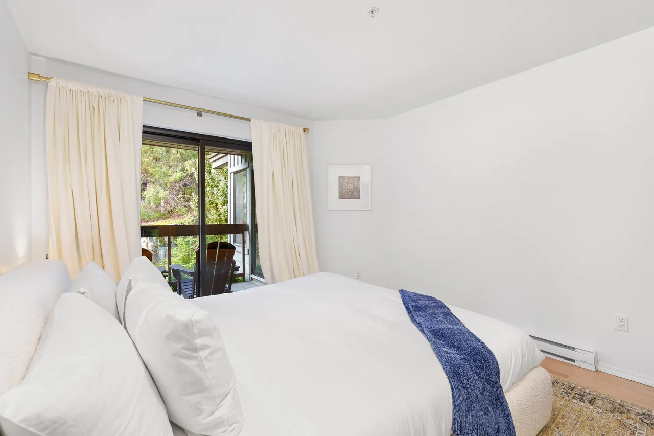 Luxury 6-Bedroom - Whistler Village - Blueberry 4