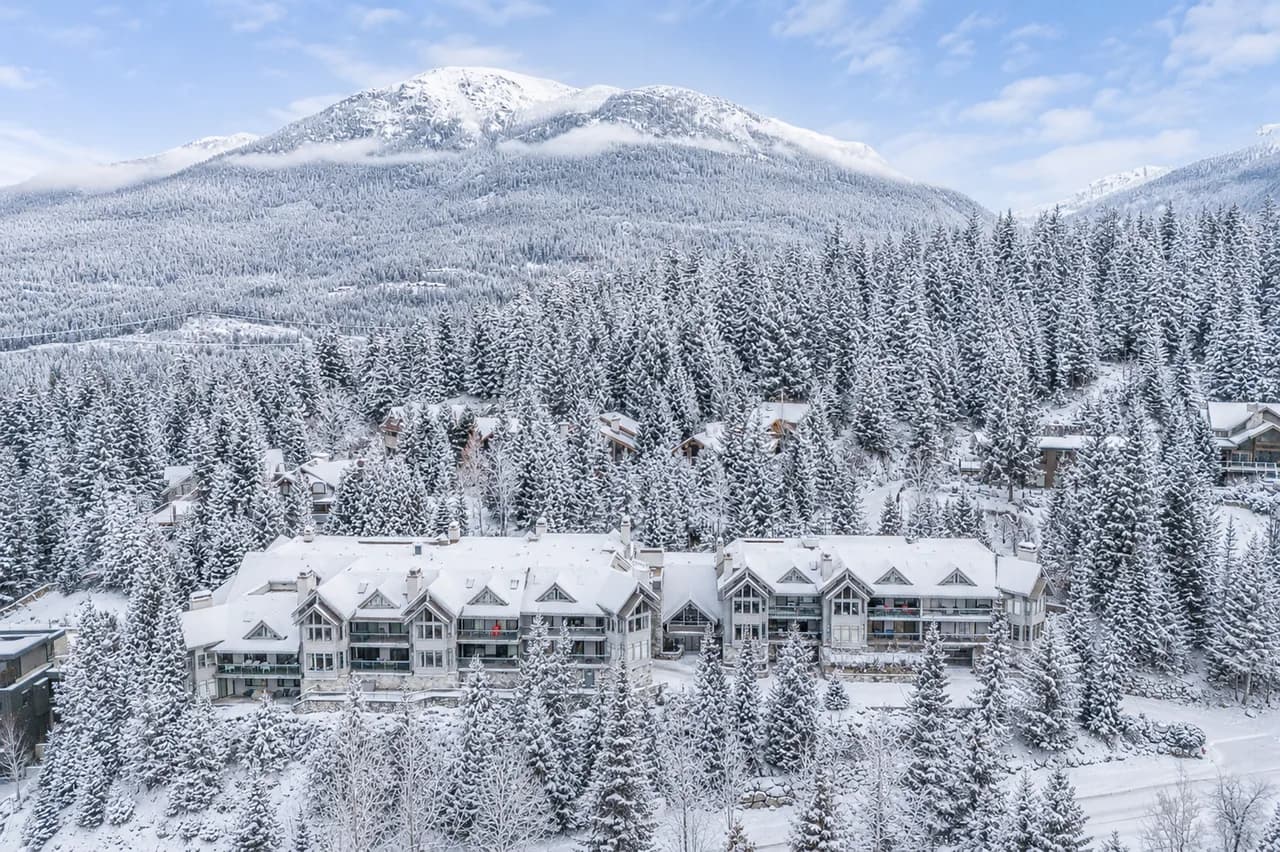 Luxury 6-Bedroom - Whistler Village - Blueberry 5