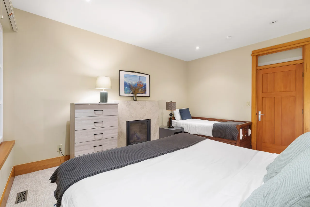 The Nest | Ski-In-Out | 5BR | Prime Spot | Hot Tub 4
