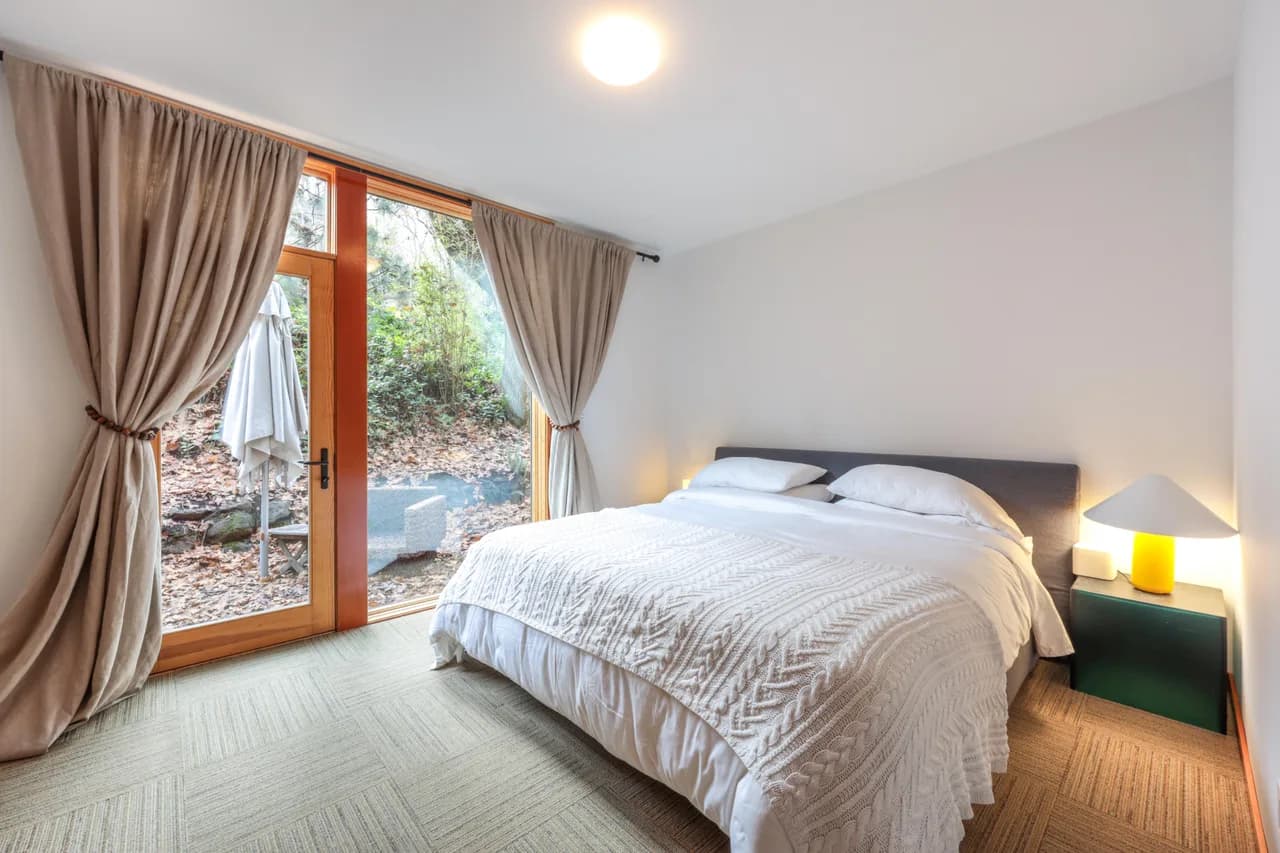 Hood River Luxury Home 15