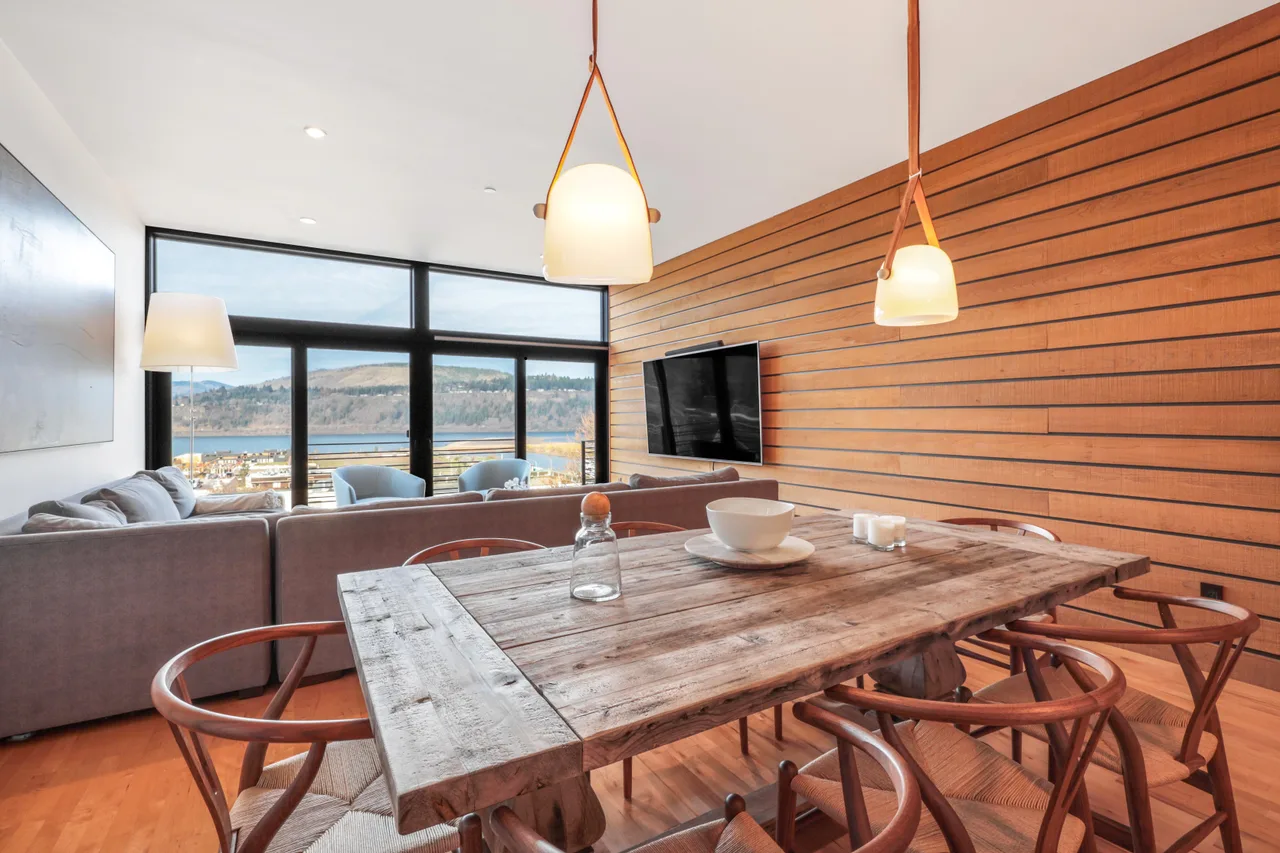Hood River Luxury Home 1